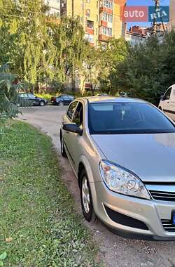 Хэтчбек Opel Astra 2008 в 