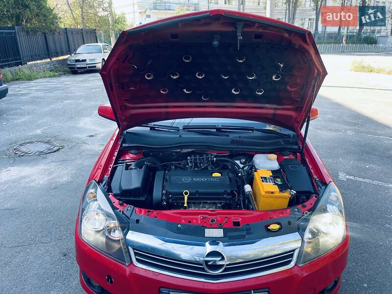 Хэтчбек Opel Astra 2012 в Киеве