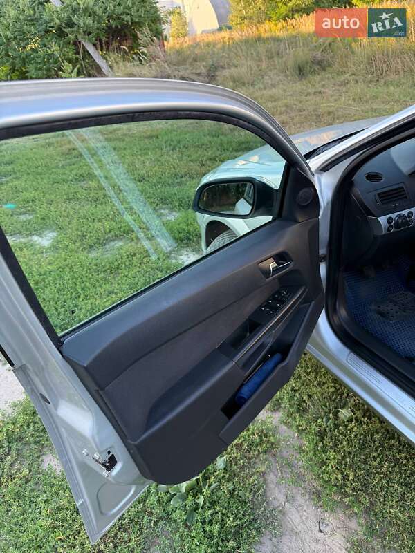 Универсал Opel Astra 2010 в Киеве