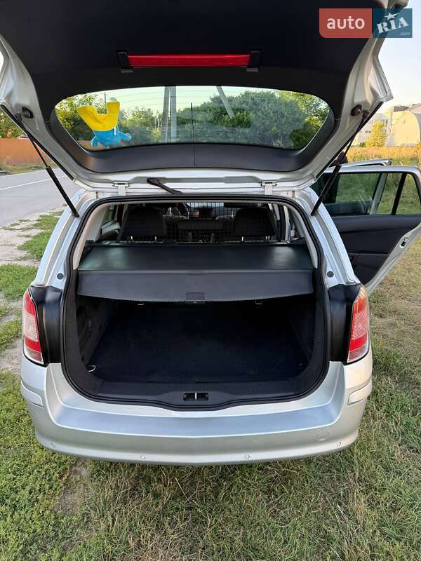 Универсал Opel Astra 2010 в Киеве