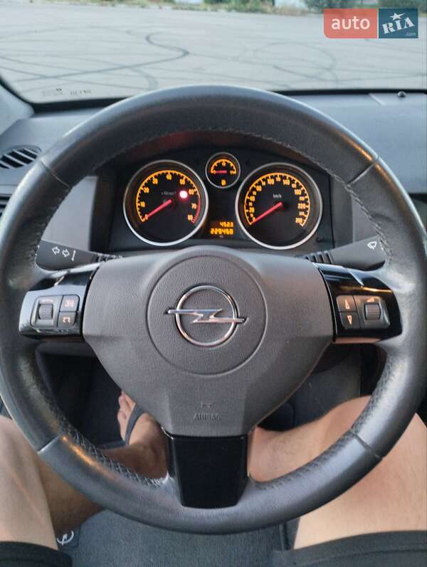 Универсал Opel Astra 2010 в Белой Церкви