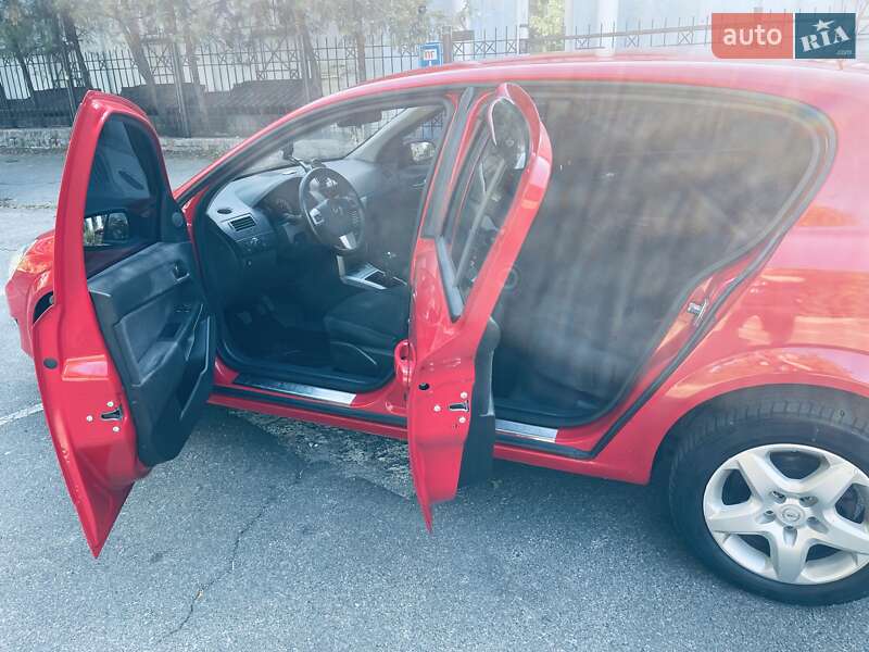 Хэтчбек Opel Astra 2012 в Киеве