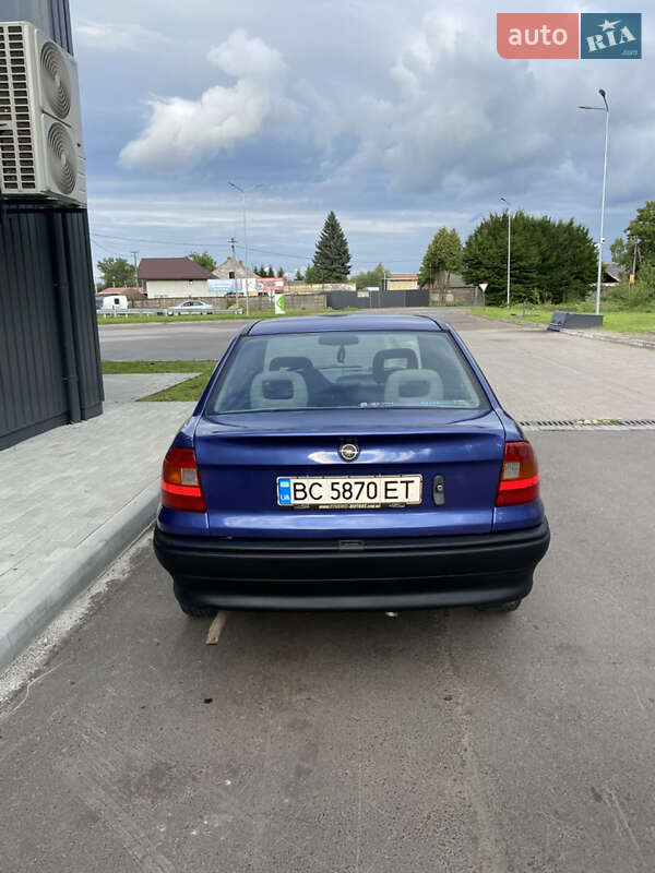Седан Opel Astra 1992 в Жидачове
