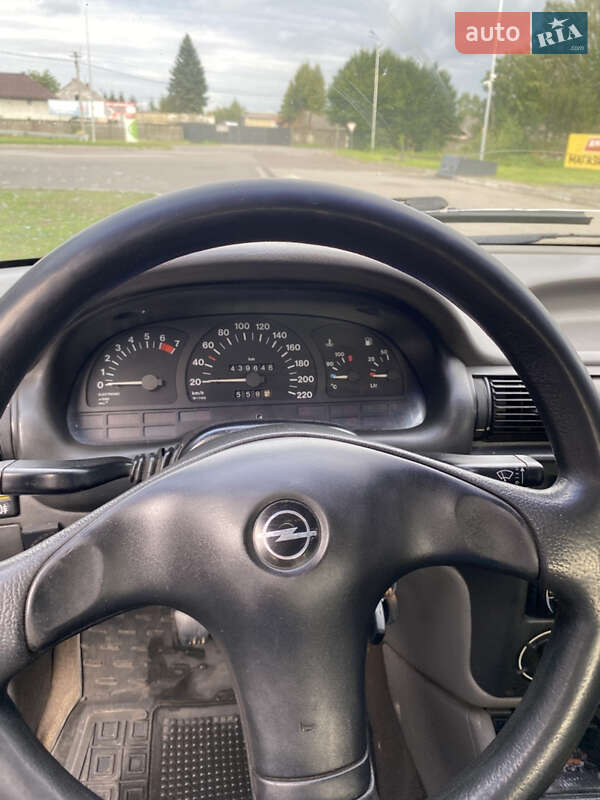Седан Opel Astra 1992 в Жидачове