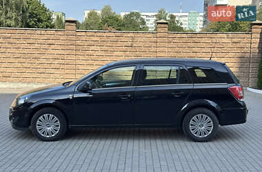 Универсал Opel Astra 2010 в Луцке