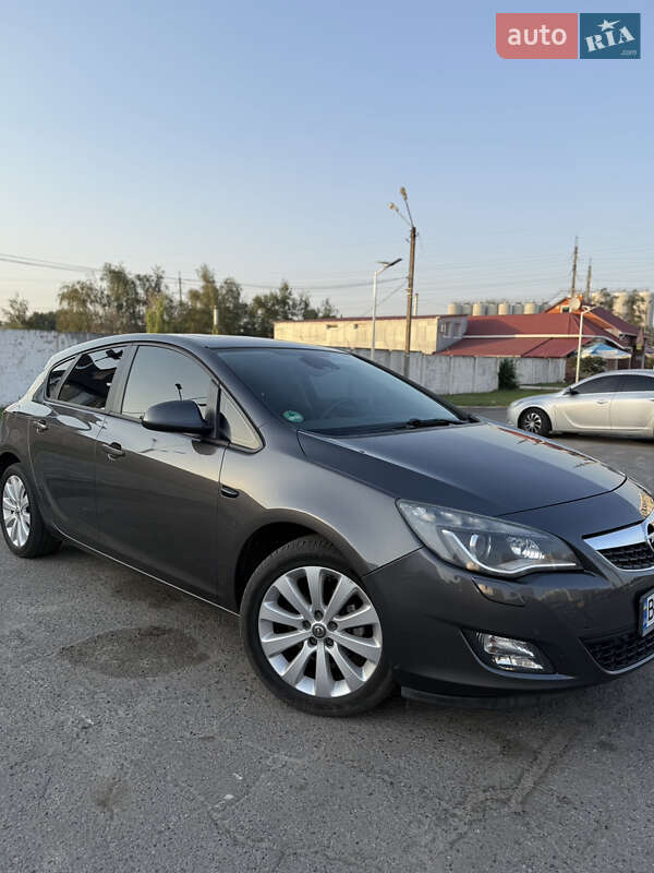 Хэтчбек Opel Astra 2010 в 
