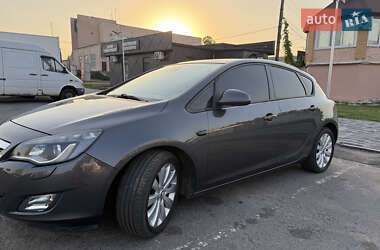 Хэтчбек Opel Astra 2010 в 