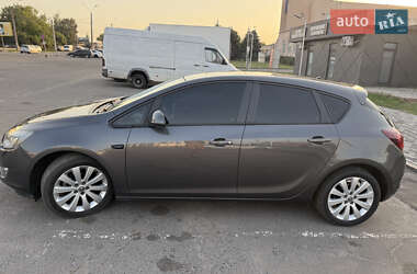 Хэтчбек Opel Astra 2010 в 