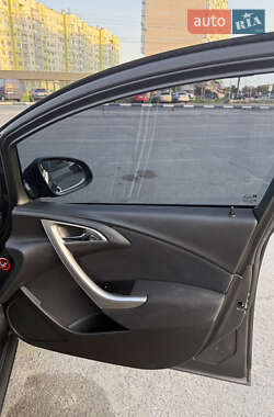 Хэтчбек Opel Astra 2010 в 