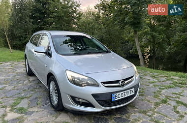 Універсал Opel Astra 2013 в Рівному