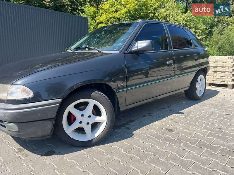 Хэтчбек Opel Astra 1993 в Дрогобыче
