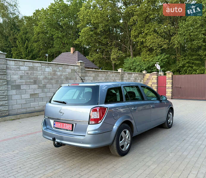 Універсал Opel Astra 2010 в Луцьку