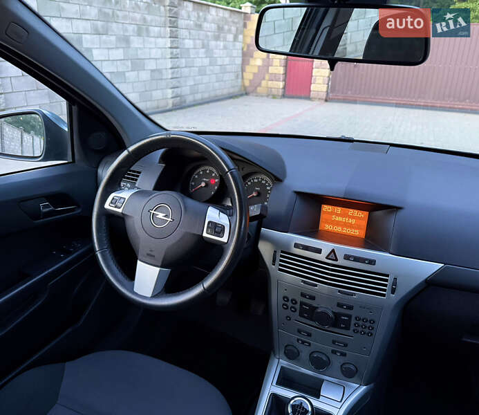 Універсал Opel Astra 2010 в Луцьку