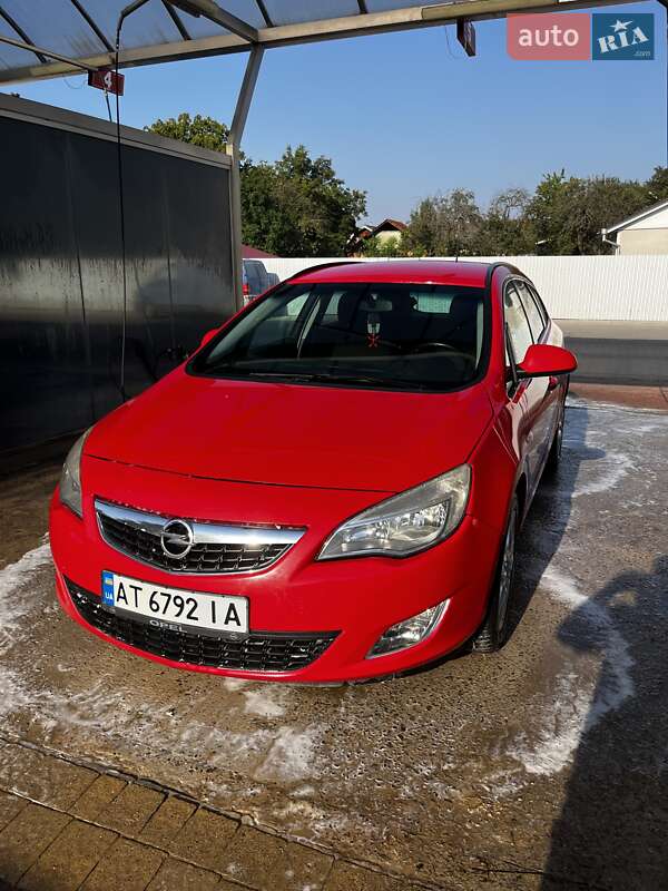 Универсал Opel Astra 2011 в Коломые