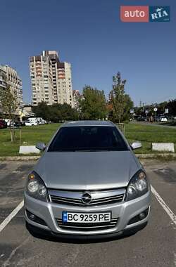 Универсал Opel Astra 2010 в Львове