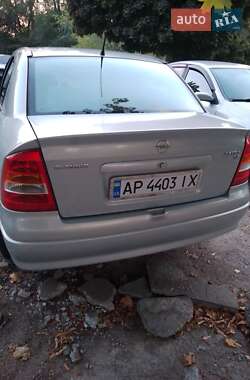 Седан Opel Astra 2004 в 