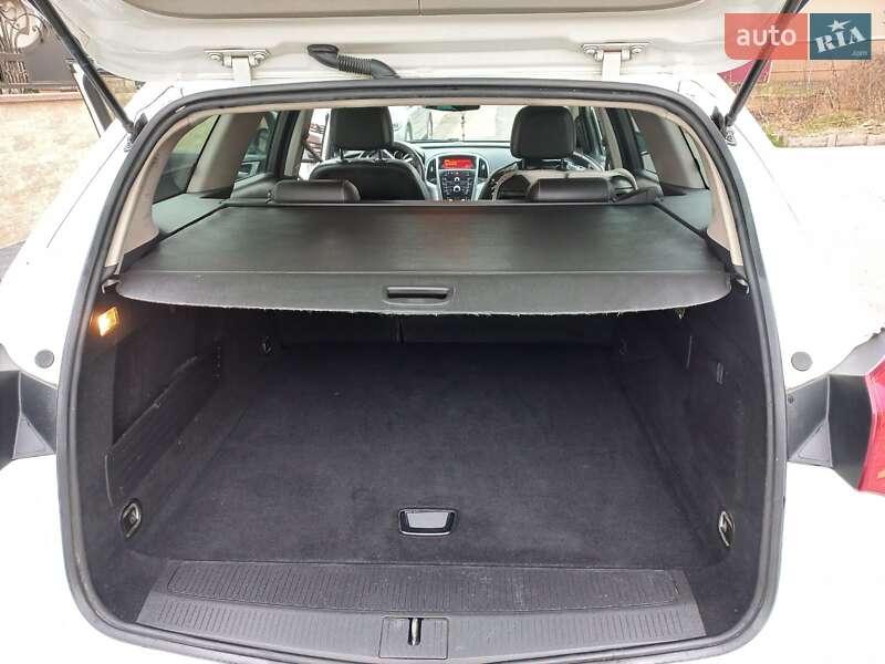 Универсал Opel Astra 2014 в Ужгороде