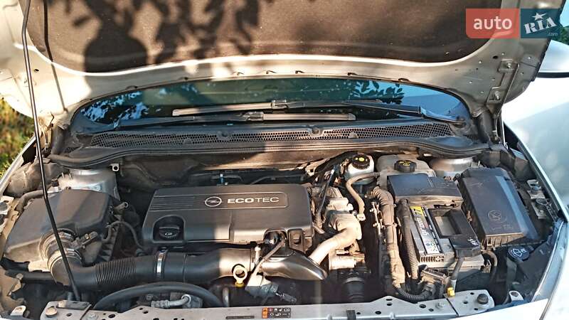 Универсал Opel Astra 2011 в Нововолынске