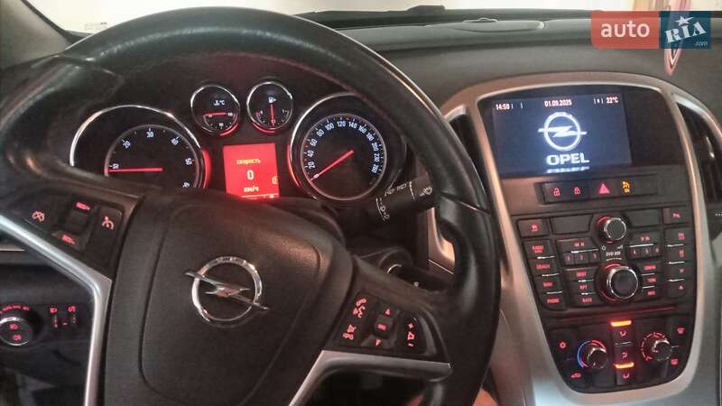 Универсал Opel Astra 2011 в Нововолынске