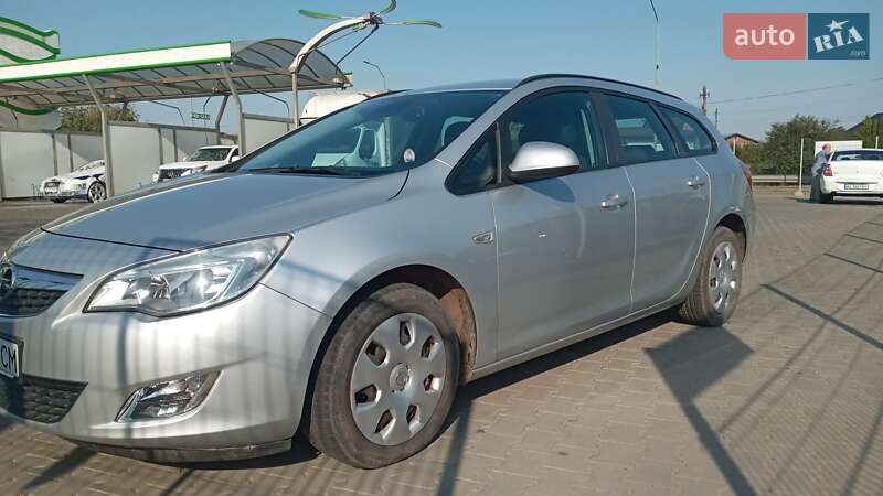 Универсал Opel Astra 2011 в Нововолынске