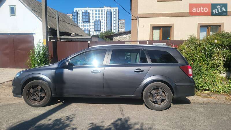 Универсал Opel Astra 2010 в Днепре