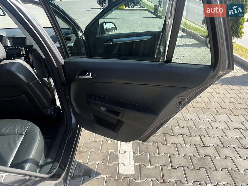 Универсал Opel Astra 2010 в Каменец-Подольском