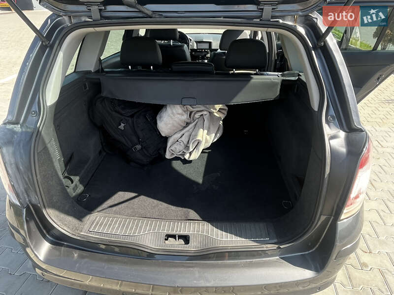 Универсал Opel Astra 2010 в Каменец-Подольском