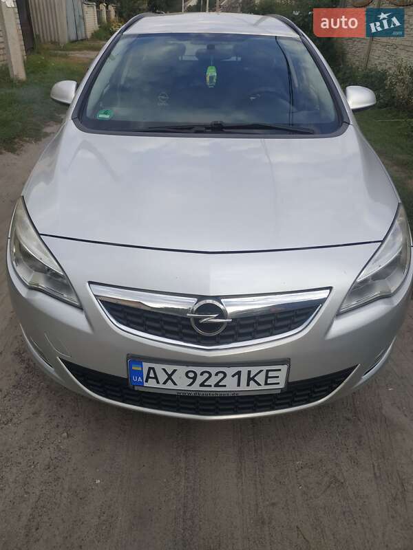 Opel Astra 2011