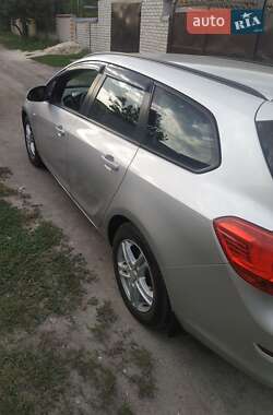 Универсал Opel Astra 2011 в 