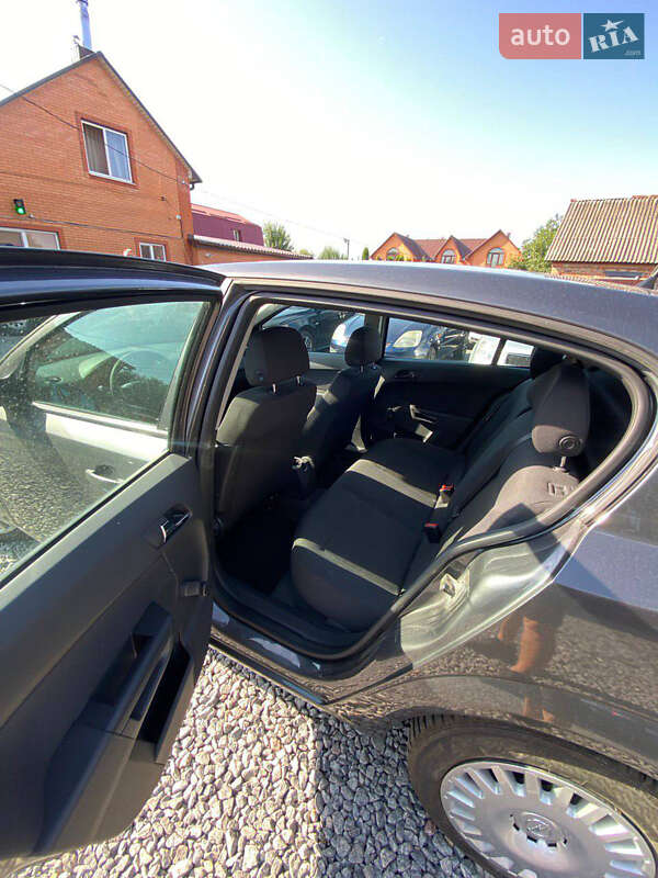 Хэтчбек Opel Astra 2009 в Дергачах