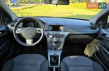 Хэтчбек Opel Astra 2012 в 
