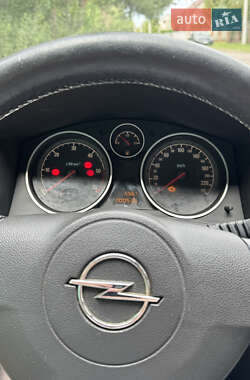 Универсал Opel Astra 2010 в 