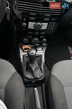 Универсал Opel Astra 2010 в 