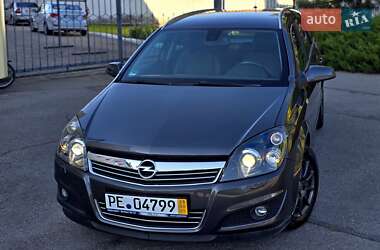 Универсал Opel Astra 2010 в Полтаве