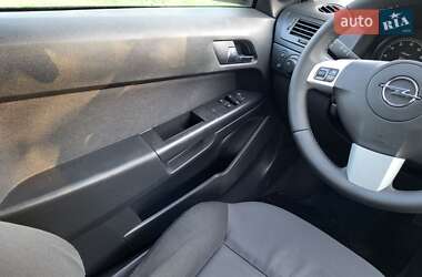 Универсал Opel Astra 2010 в 