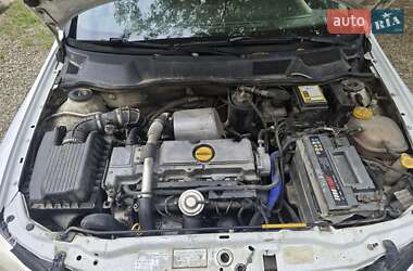 Вантажний фургон Opel Astra 2003 в Чернівцях