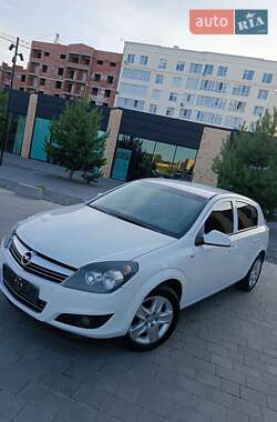 Универсал Opel Astra 2012 в Хмельницком