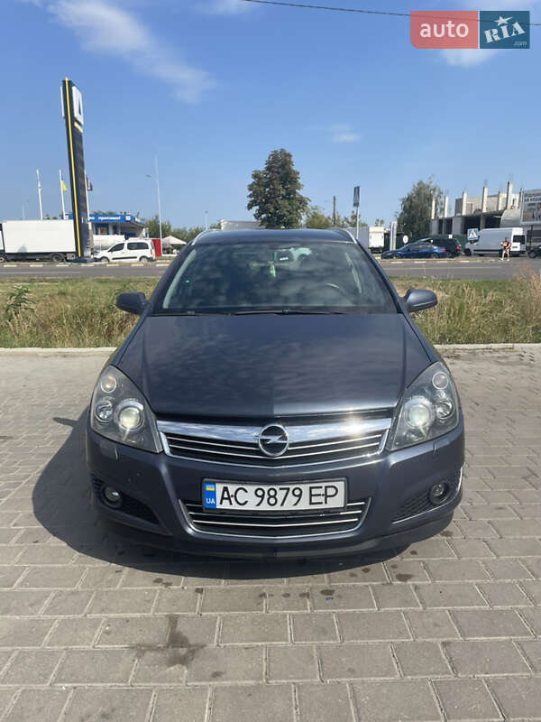 Універсал Opel Astra 2009 в Луцьку