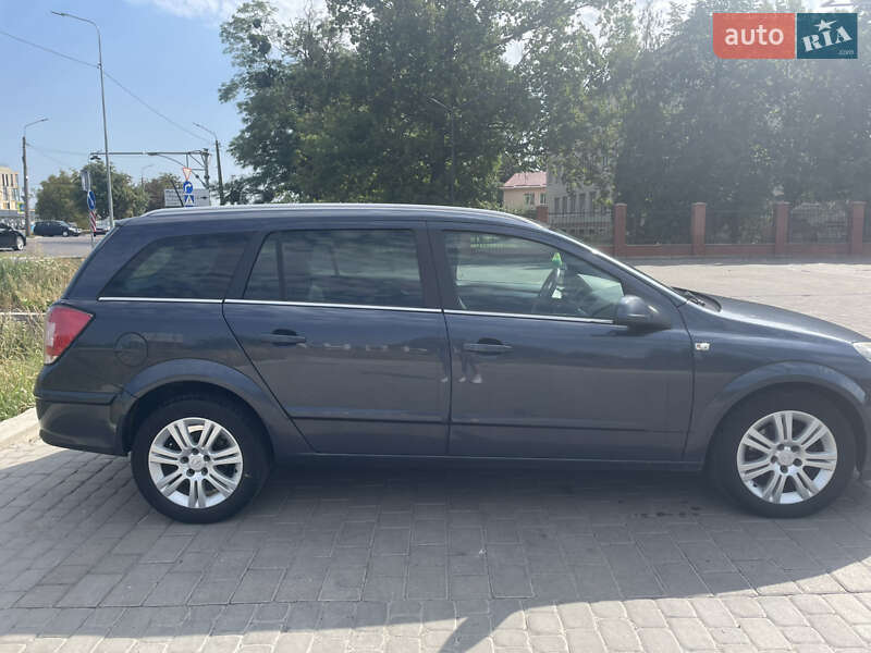 Універсал Opel Astra 2009 в Луцьку