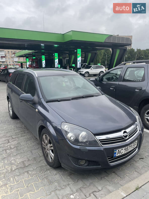 Універсал Opel Astra 2009 в Луцьку