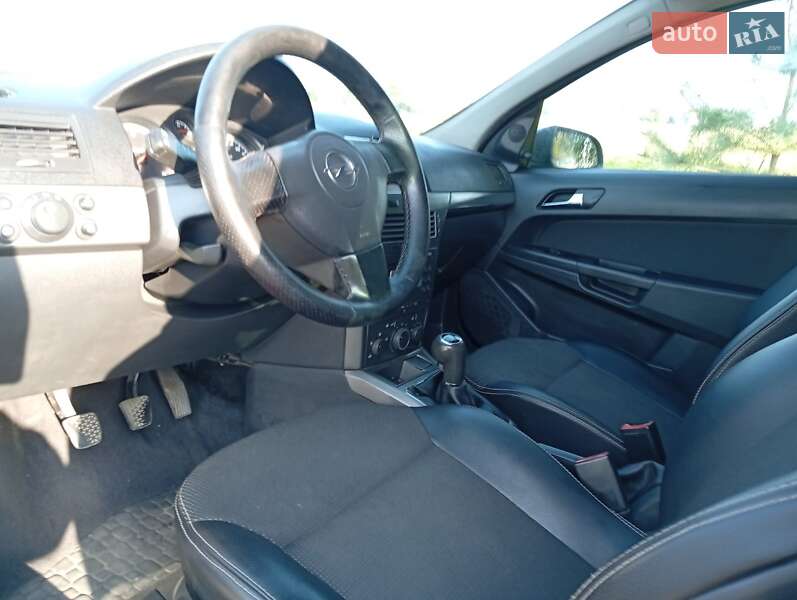 Универсал Opel Astra 2005 в Золочеве