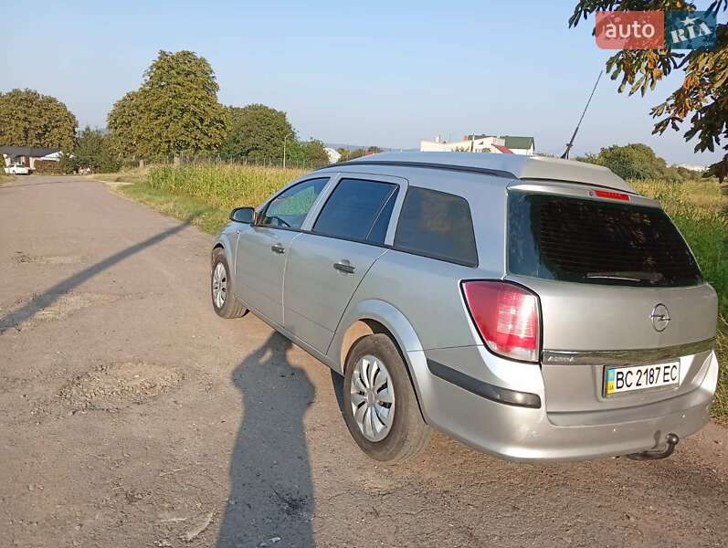 Универсал Opel Astra 2005 в Золочеве
