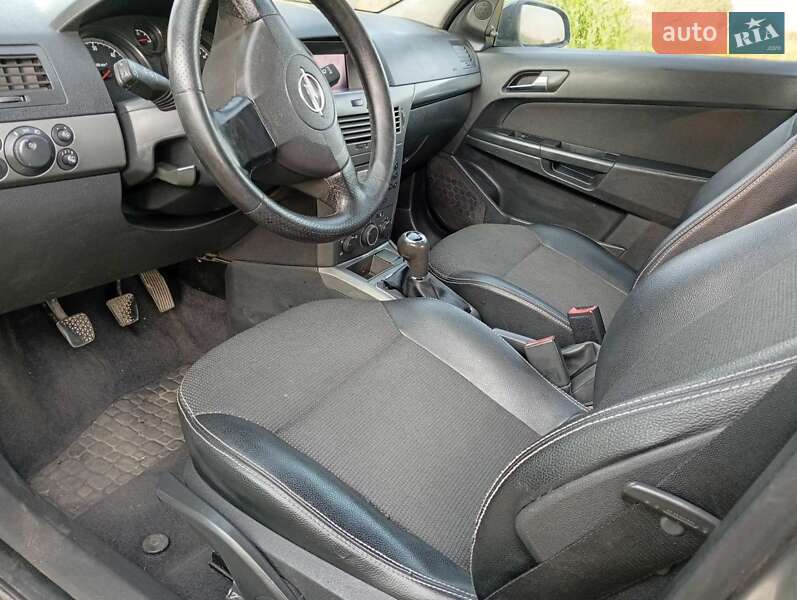 Универсал Opel Astra 2005 в Золочеве