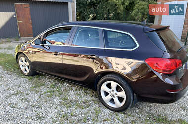 Универсал Opel Astra 2012 в 