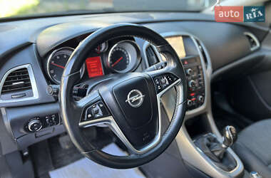 Универсал Opel Astra 2012 в 