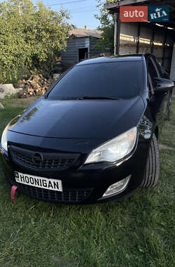 Хэтчбек Opel Astra 2010 в 