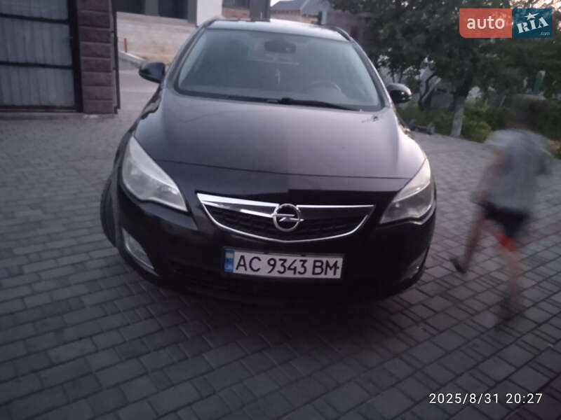 Opel Astra 2011