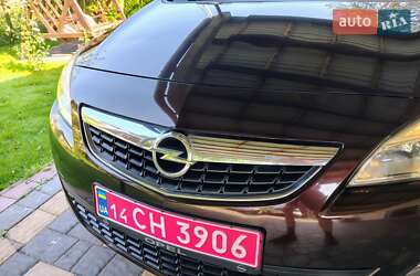 Хетчбек Opel Astra 2013 в 