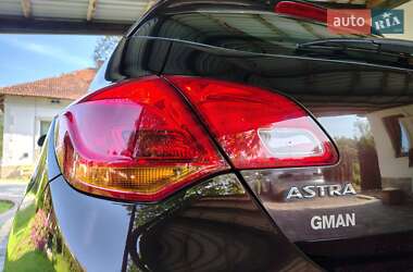 Хетчбек Opel Astra 2013 в 