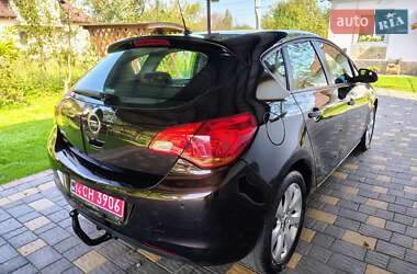 Хетчбек Opel Astra 2013 в 